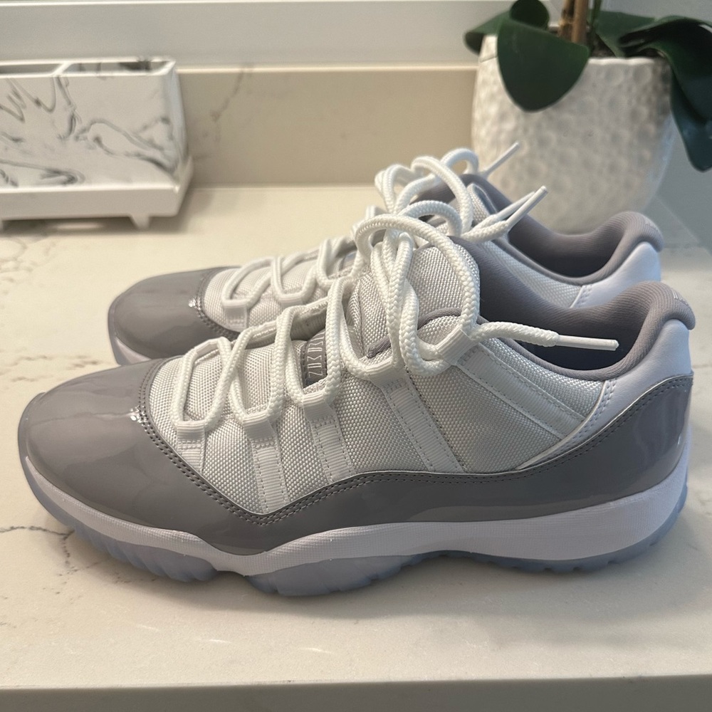 Jordan retro 11 cement grey